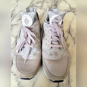 Nike Air Huarache Running Shoe 318429-040 Size 10.5 Cobblestone/White